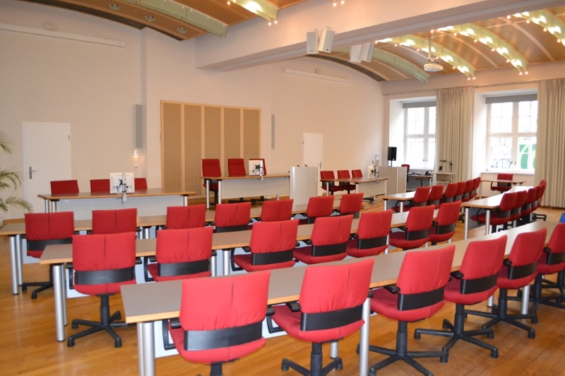 Der Bürgerschaftssaal ist als Tagungsraum mit moderner Technik ausgestattet.