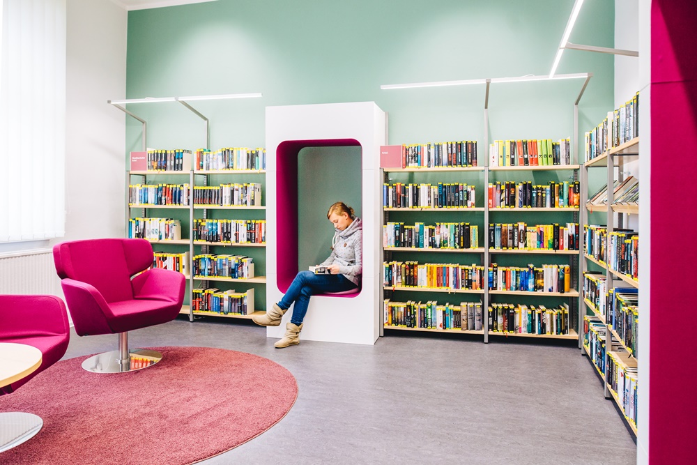 StadtbibliothekinnenWallyPruss1ganzesBild