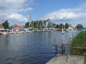 Das 36 Meter hohe Riesenrad ist die Landmarke des Fischerfestes Gaffelrigg.