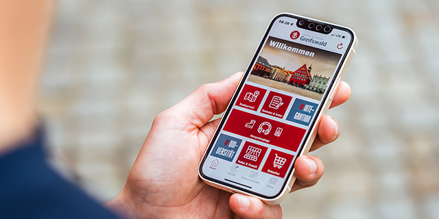 Smartphone mit der Greifswald-App