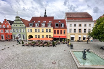 André Gschweng Fischmarkt mit Brunnen