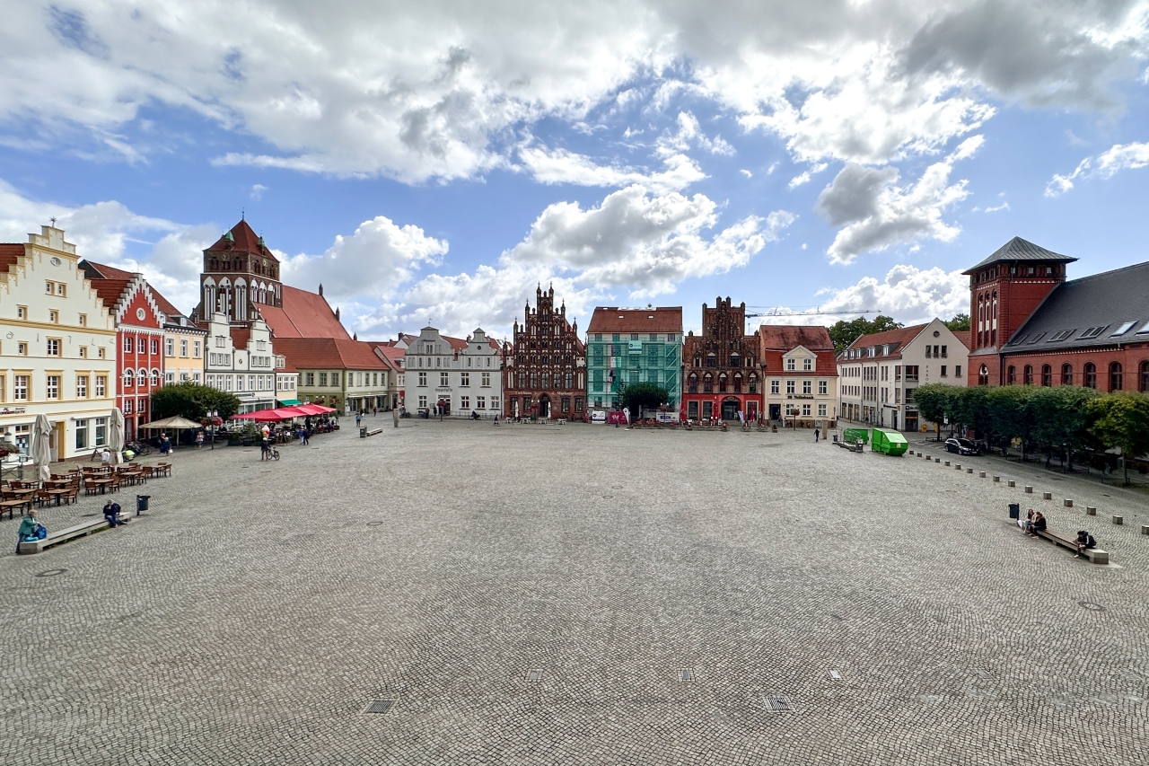 Marktplatz mit Blick auf St. Marien