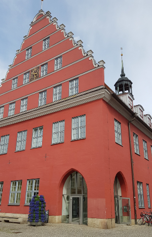 Der Eingang des Standesamtes im Rathaus auf der Seite des Fischmarktes