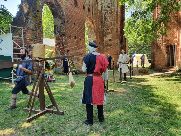 Ritterbahn von Greifenwanderer - Eldenaer Klostermarkt 2022 - © UHGW-Kultur Ritterbahn von Greifenwanderer - Eldenaer Klostermarkt 2022