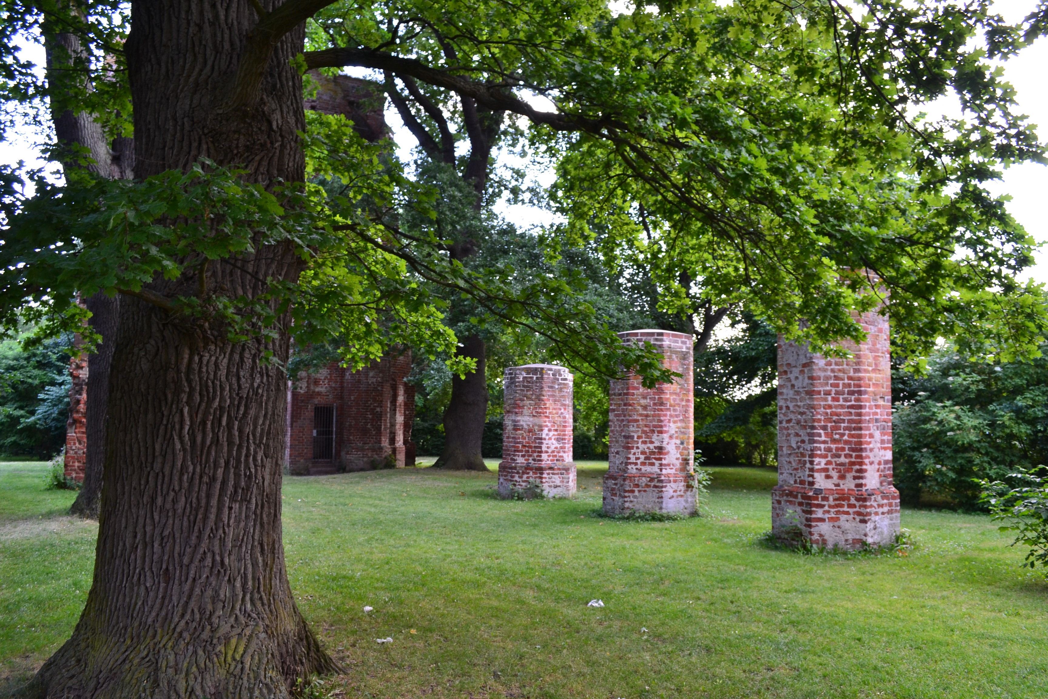 Route der Backsteingotik - historischen Parkanlage - Klosterruine Eldena