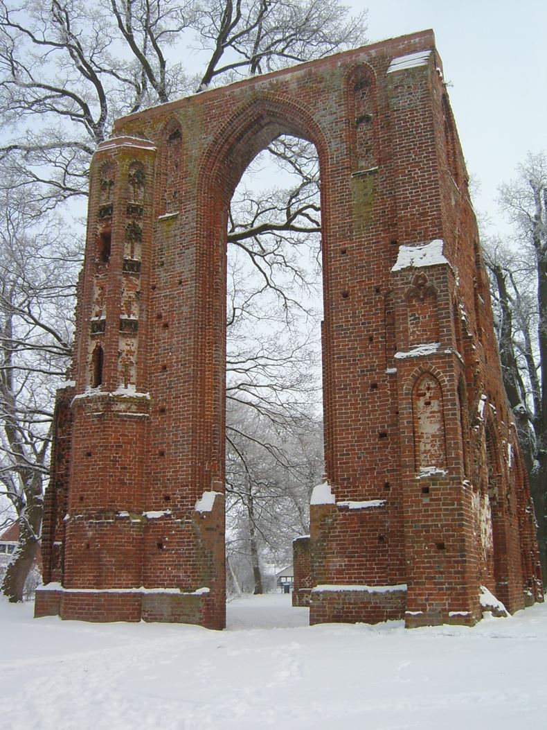 Winter 2011 - Westportal der historischen Parkanlage - Klosterruine Eldena