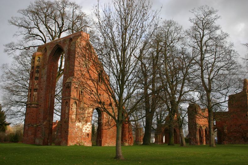 Historische Parkanlage Klosterruine Eldena