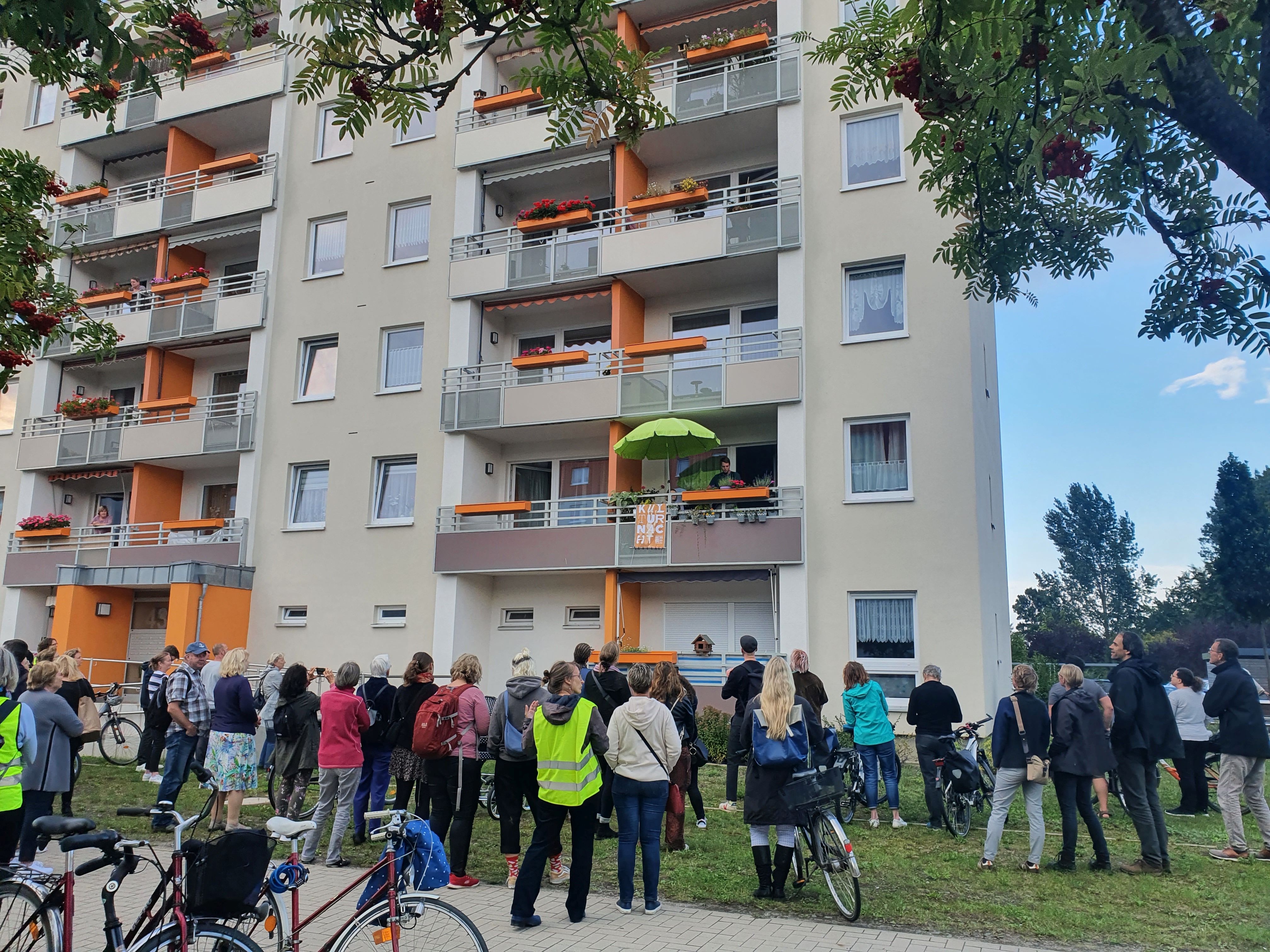 Eröffnung der Kulturnacht mit den Singenden Balkonen in Schönwalde II © Nils Gatzke