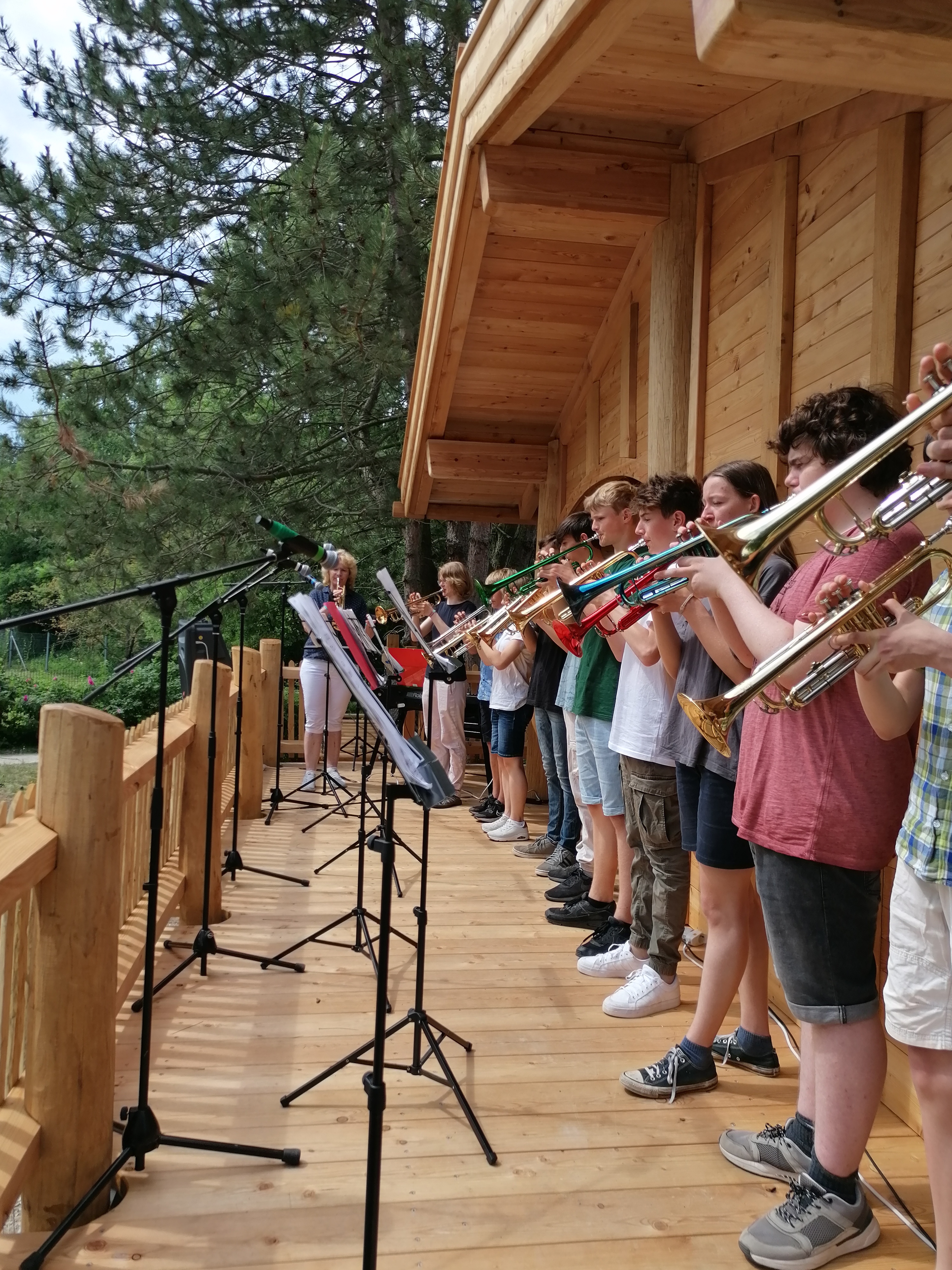 Blechbläser spielen beim Tierparkfest