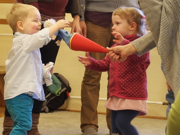 Kinder spielen Kinder spielen