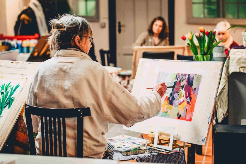 Malkurs im kleinen Saal - © Wally Pruß Malkurs im kleinen Saal