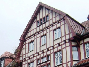 Mietwohnhaus An den Wurthen 14, gebaut 1909 - 1910 nach Entwurf von J. K. Tietz, Fassadenpartie; Foto: Michael Lissok