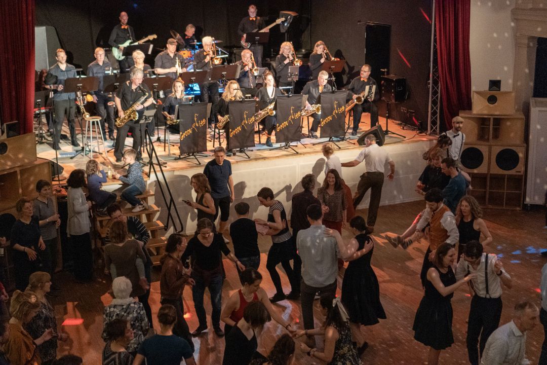 Groovties Swing