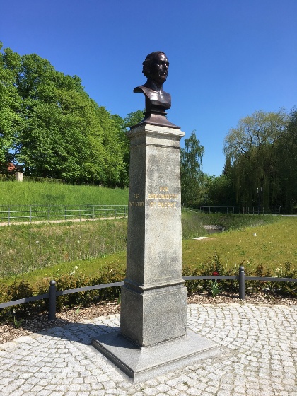 Päpke-Denkmal, Mai 2017 - © Amt für Bildung, Kultur und Sport - © UHGW Päpke-Denkmal, Mai 2017 - © Amt für Bildung, Kultur und Sport