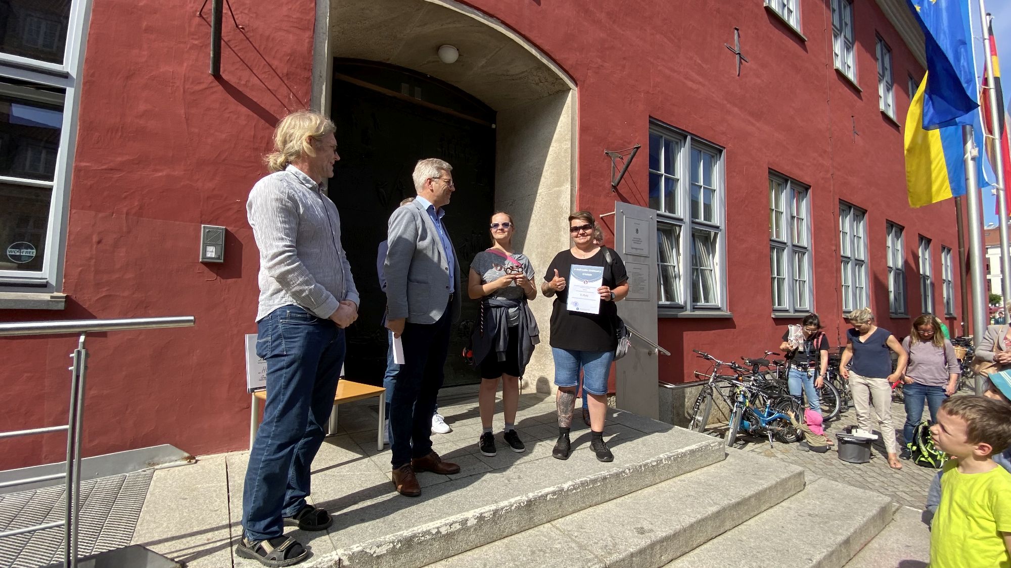 In der Kategorie "Meiste gefahrene Kilometer pro Kopf" hat das Team Bernstein mit 770 Kilometern pro Teammitglied gewonnen.