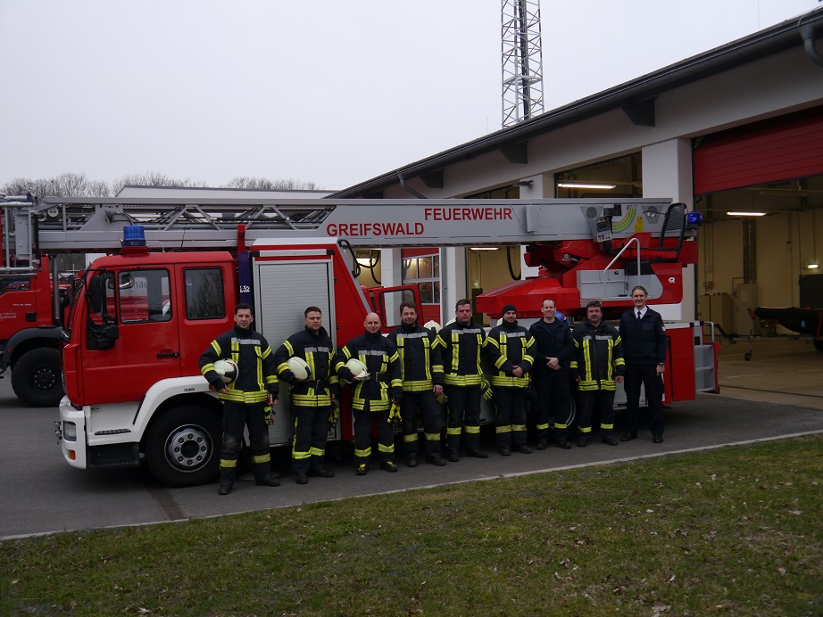 Gruppenfoto vom Drehleiter-Lehrgang
