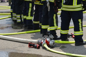 Berufsfeuerwehr © pixabay Feuerwehrleute an Einsatzstelle