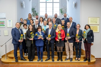 UHGW Gruppenfoto im Rathaus von den Unterzeichner/innen der Charta