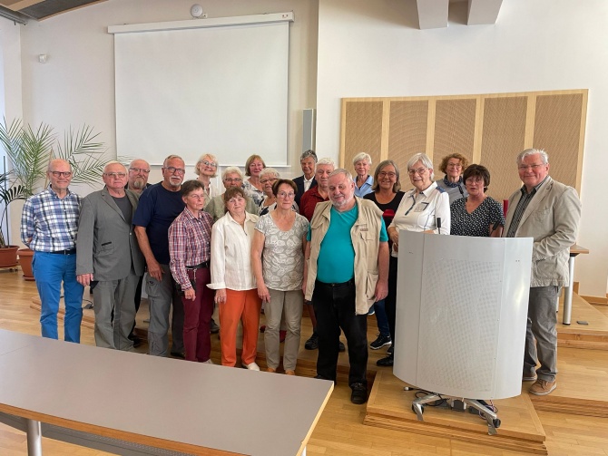 IMG-20230928-WA0006 © UHGW Gruppenfoto neu gewählte Mitglieder des Seniorenbeirats