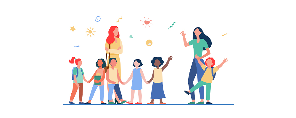 Zwei Erzieherinnen mit einer Gruppe von Kindern