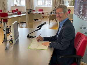 Unterzeichnung Zielvereinbarung BNE, Foto Pressestelle Greifswald (4) - © Pressestelle UHGW Unterzeichnung Zielvereinbarung BNE, Foto Pressestelle Greifswald (4)