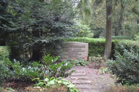 Grabstätte von Rudolf Petershagen, Stadtkommandant Greifswalds während der kampflosen Übergabe der Stadt Greifswald an die Rote Armee im April 1945