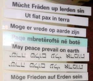 Friedensschilder 19 (2) - © Internationale Kontakte Friedensschilder 19 (2)