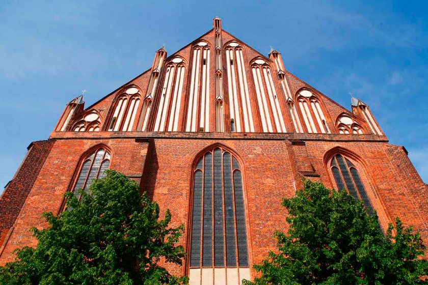Blick auf den imposanten Ostgiebel von St. Marien - © Foto Torsten Krüger Blick auf den imposanten Ostgiebel von St. Marien