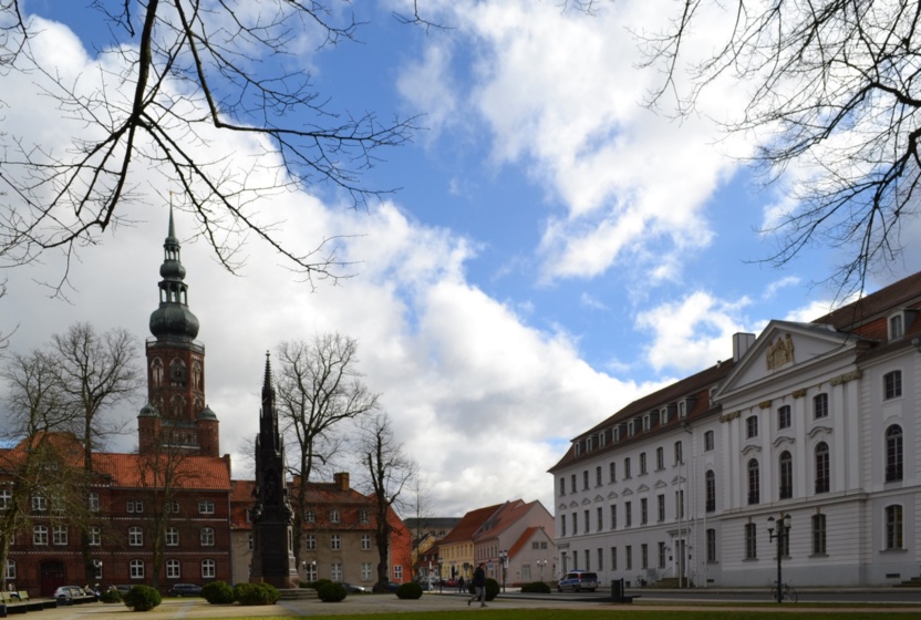 Universitätsshauptgebäude Blick von der Domstraße - © Pressestelle Universitätsshauptgebäude Blick von der Domstraße