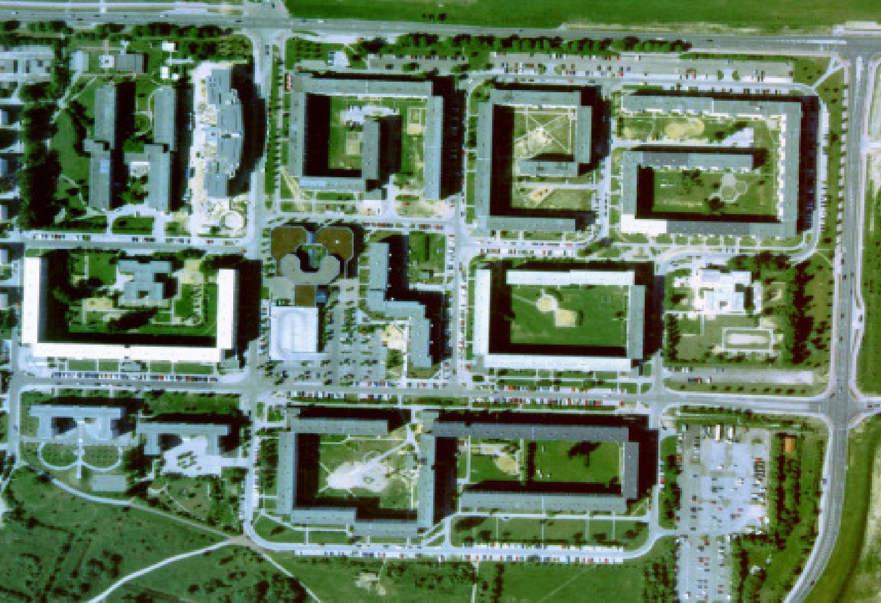 Älteres Luftbild vom Ostseeviertel-Parkseite