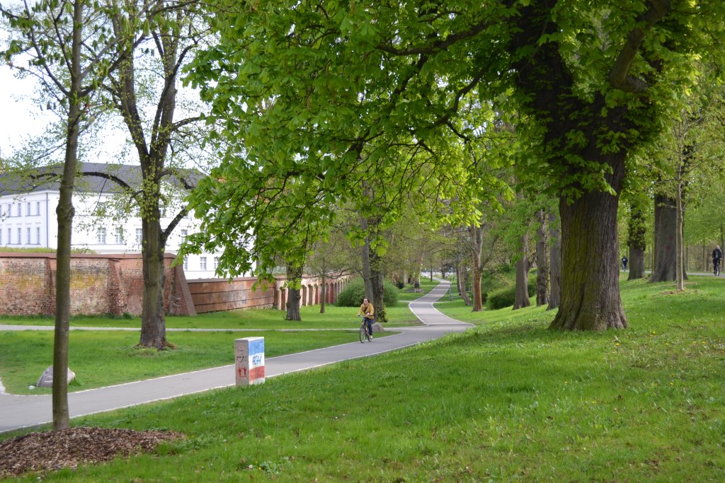 Spazierweg im Müntergrund entlang der Stadtmauer