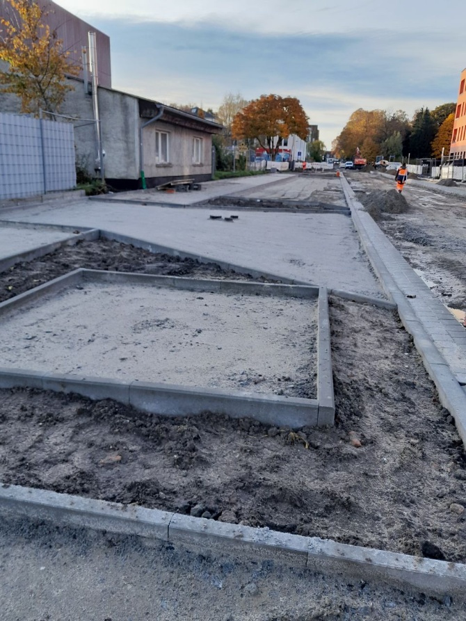 Einbau Frostschutzschicht, Einbau Schottertragschicht und Pflasterverlegung Gehweg Bild