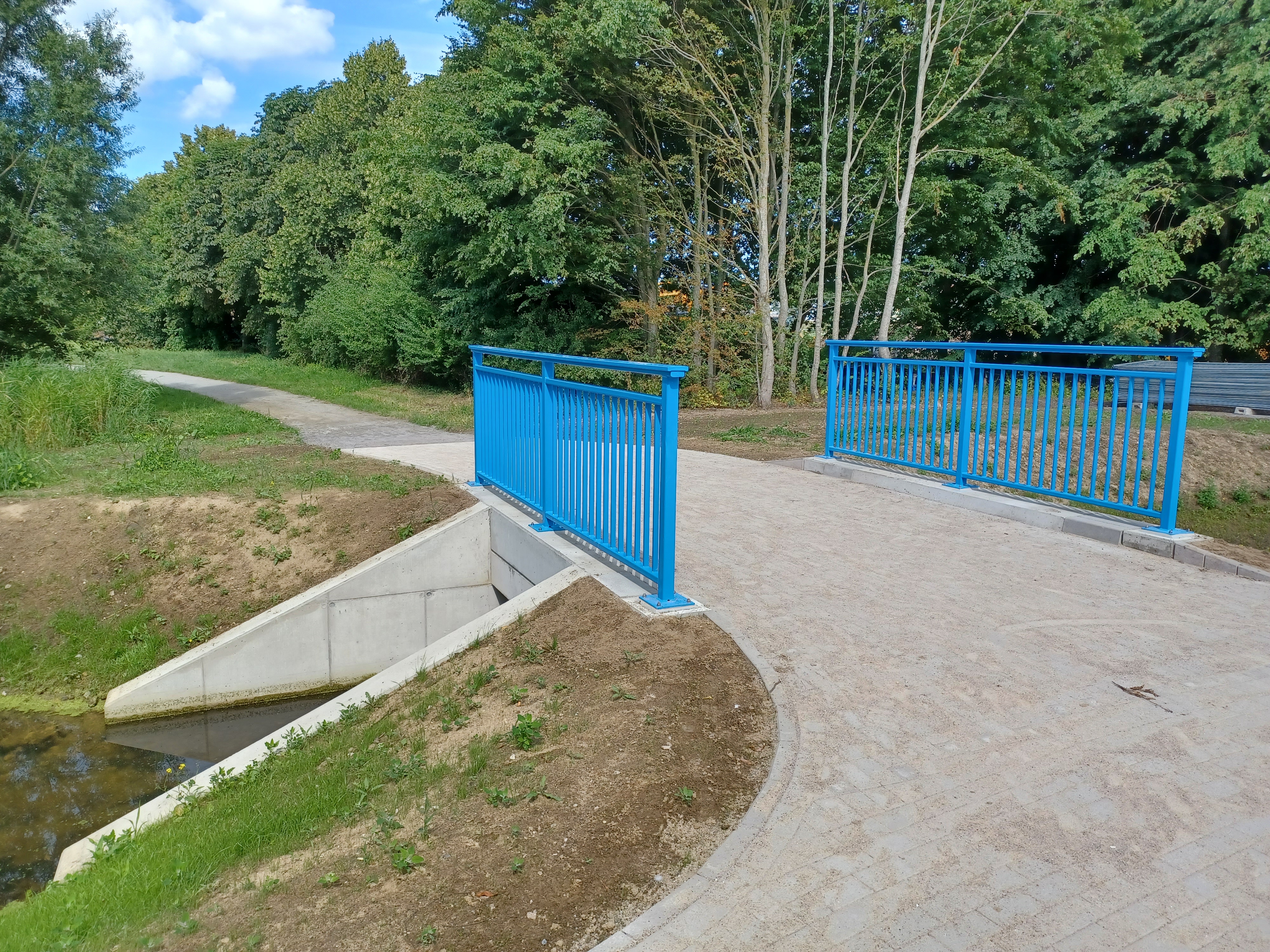 Neuer Durchlass für den Entwässerungsgraben 25-1 am Rundweg um den Ellernholzteich