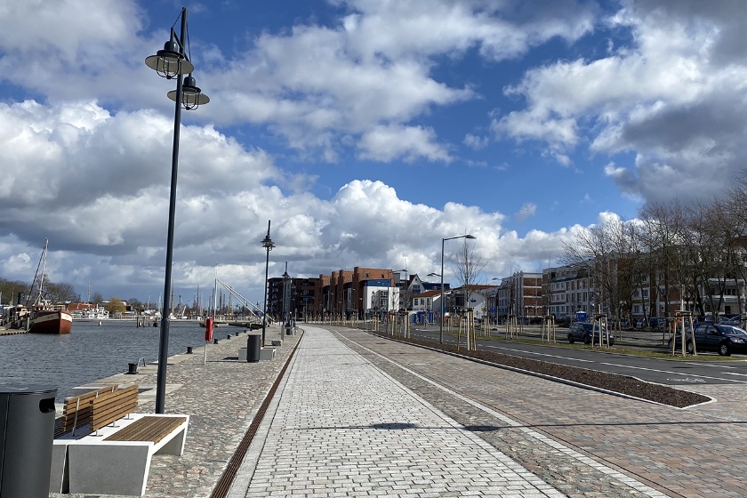 Neue Flaniermeile am Hansering mit Sitzbänken 2023 - © Pressestelle Neue Flaniermeile am Hansering mit Sitzbänken 2023