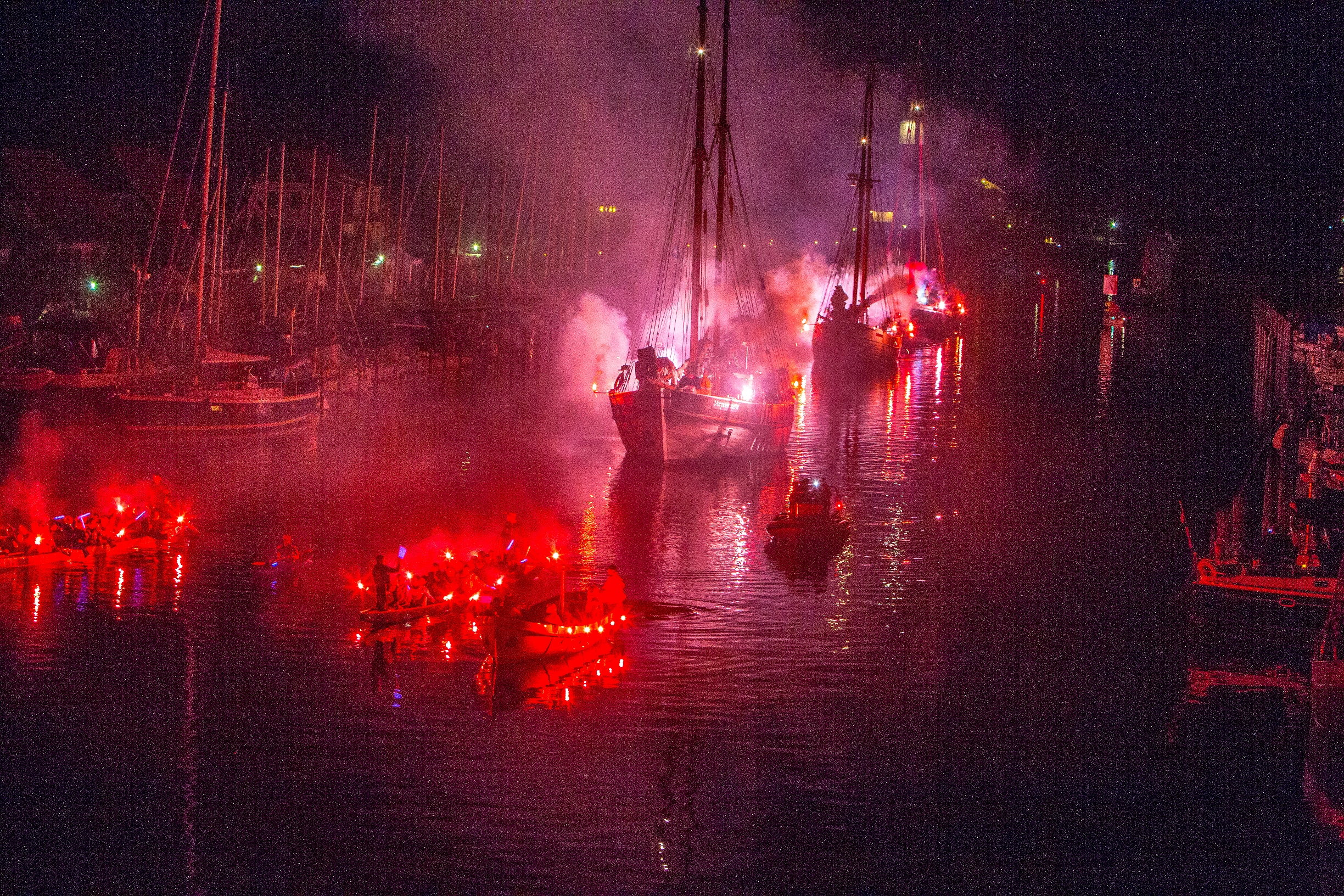 /de/.galleries/veranstaltungen/Fischerfest-Gaffelrigg/Fischerfest-Gaffelrigg-2015/Ryck-in-Flammen-2015/Ryck-in-Flammen-2015_11.jpg