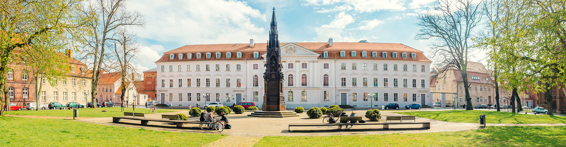 12_Unihauptgebaeude(WallyPruss)_1920x500px - © Wally Pruss
