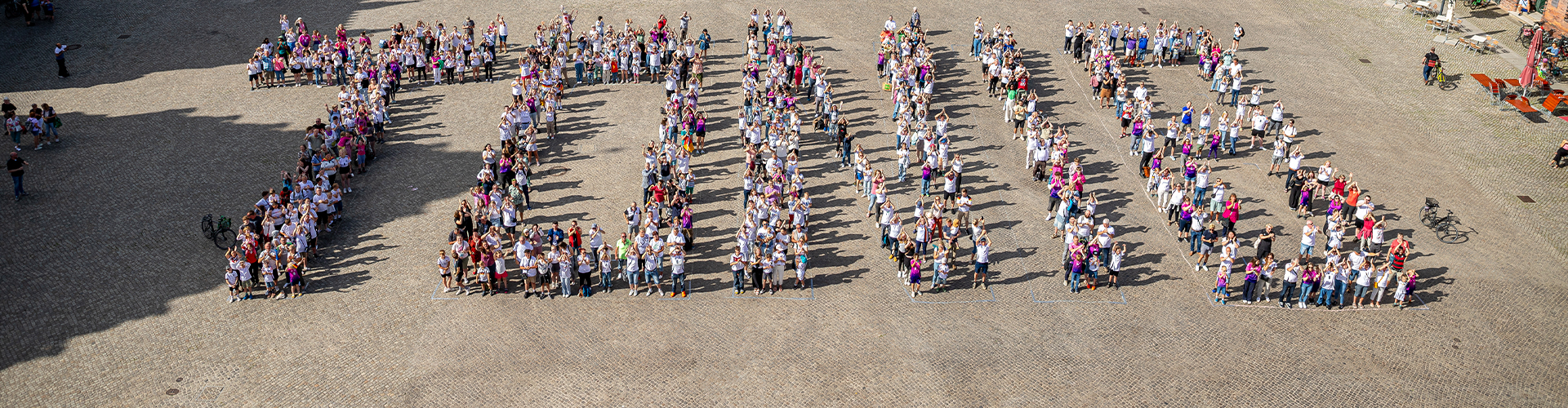 Ehrung-Toni-Kroos-auf-dem-Greifswalder-Marktplatz-(c)-Andre-Gschweng - &copy; Andre Gschweng
