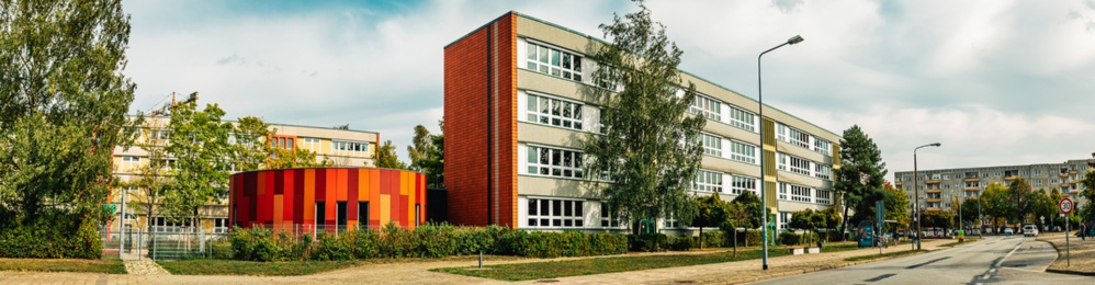 Alexander-von-Humboldt-Gymnasium © Wally Pruß Blick auf das Alexander-von-Humboldt-Gymnasium in der Makarenkostraße 54 in Greifswald
