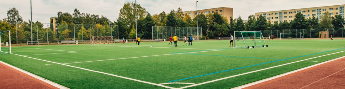 Sportplatz_Dubnaring_(WallyPruss)_1920x500px © Wally Pruß Bild