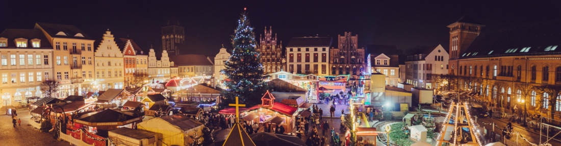 Blick auf den Weihnachtsmarkt © Wally Pruß Blick auf den Weihnachtsmarkt nach Osten