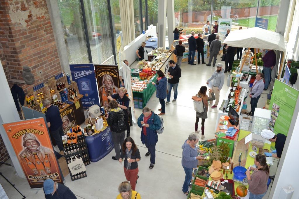 /export/sites/hgw/de/.galleries/Pressestelle-Pressemitteilungen/05-19.10.2017-Regional-Produktemesse-im-PLM-Foto-Pressestelle.JPG