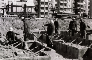 Fundamentarbeiter auf der Baustelle in Schönwalde