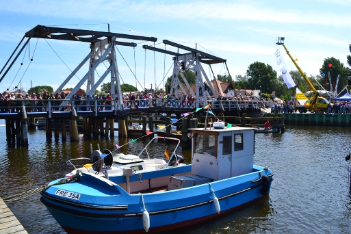 Verkehrseinschränkungen zum Fischerfest Gaffelrigg: Die Brücke wird gesperrt, Anliegerkarten werden im Hafenamt ausgeben.