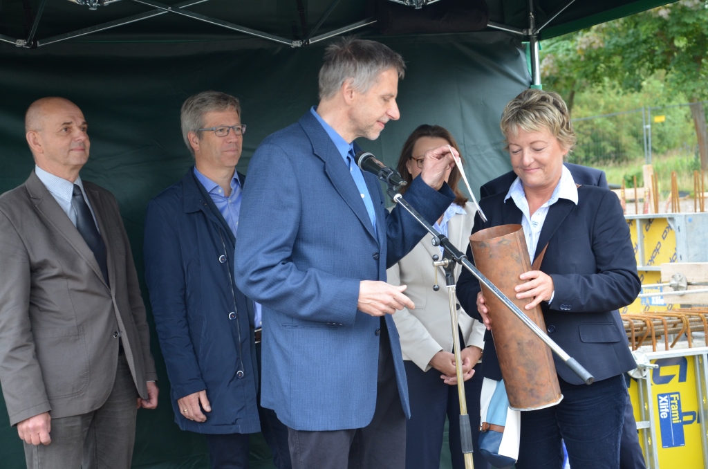 /export/sites/hgw/de/.galleries/Pressestelle-Pressemitteilungen/3-Grundsteinlegung-Stadtarchiv-An-den-Wurthen-12.7.2018-Foto-Pressestelle-web.JPG