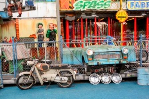 Aufbau der Fahrgeschäfte zum Fischerfest Gaffelerigg - © Werner Franke Aufbau der Fahrgeschäfte zum Fischerfest Gaffelerigg