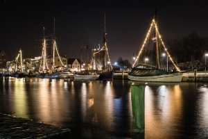 6 Robert Badorrek beleuchtete Museumsschiffe im Museumshafen bei Nacht