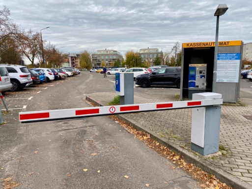 Ausfahrt und Kassenbereich am Parkplatz Hansering