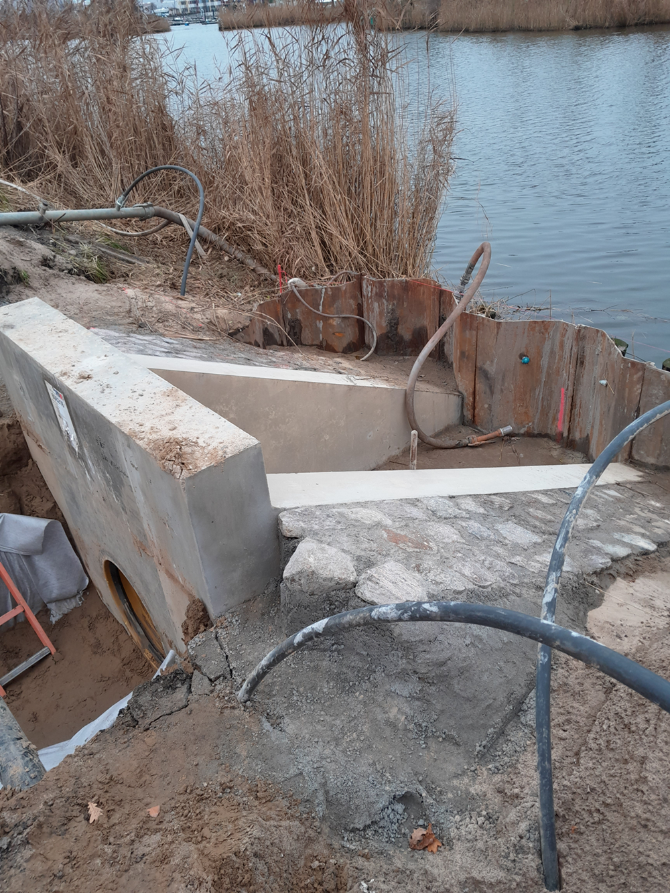 Auslaufbauwerk für den neuen Regenwasserkanal in der Straße An den Wurthen, Foto Tiefbau- und Grünflächenamt © Tiefbau- und Grünflächenamt Auslaufbauwerk für den neuen Regenwasserkanal in der Straße An den Wurthen