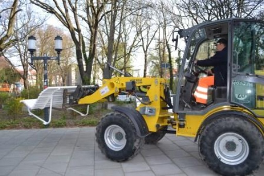 Start in den Frühling - Bänke werden wieder aufgestellt 