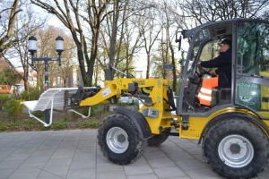 Start in den Frühling - Bänke werden wieder aufgestellt